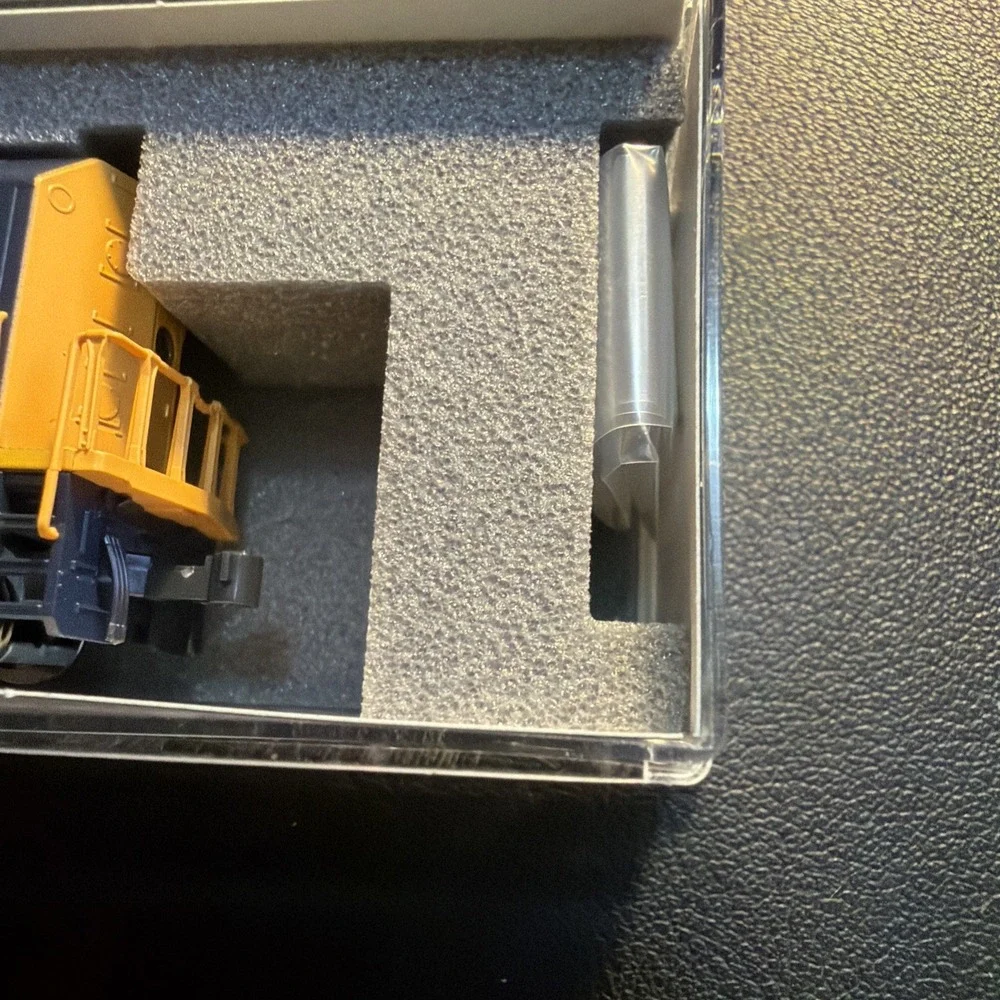 Kato N Scale 176-9213-DCC EMD SDP40F Diesel Locomotive AT&SF #5267